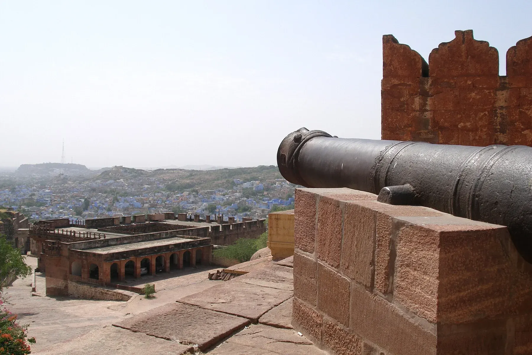 Jodhpur, India, Kilkila cannons on the roof of Mehrangarh Fort