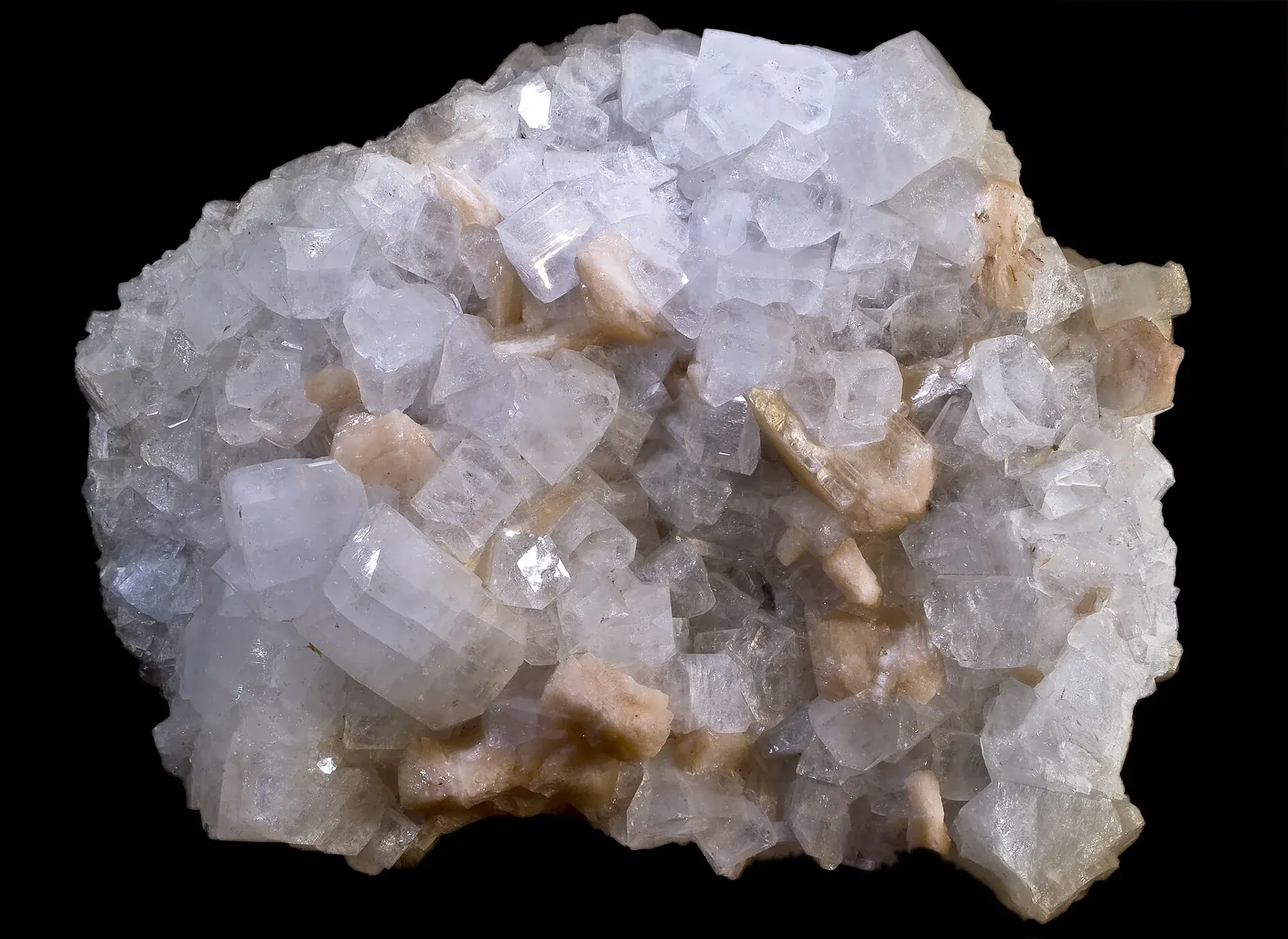 (India) Fluorapophyllite-(K) and stilbite