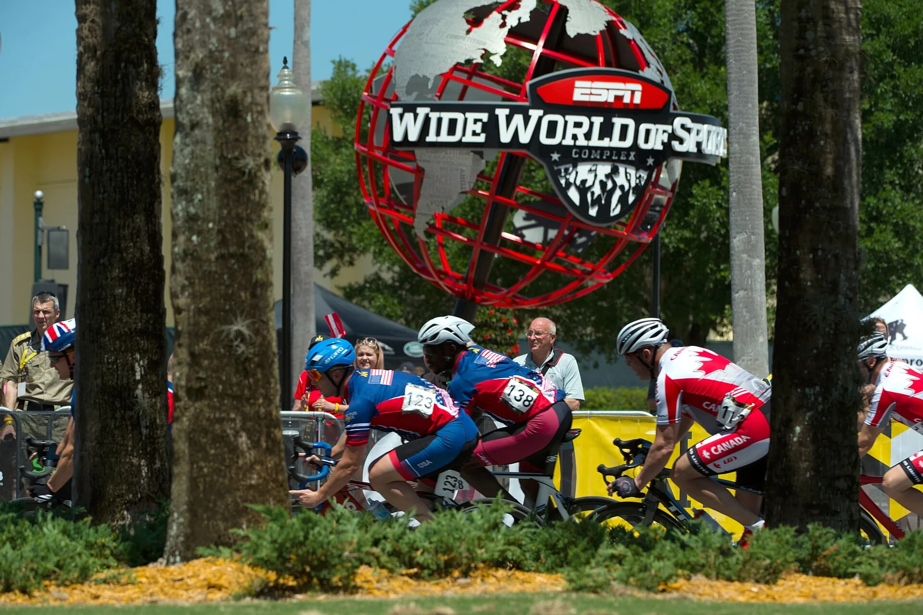 Bicyclists from the United States and Canada compete during the 2016 Invictus Games (26885149006)